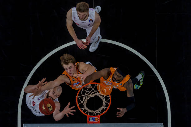 一个需要 一个需要